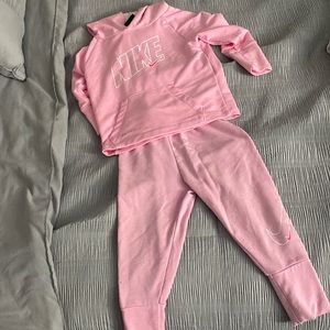 Nike matching set . Dri fit . Size 18 months . Cute pink outfit for baby girls .